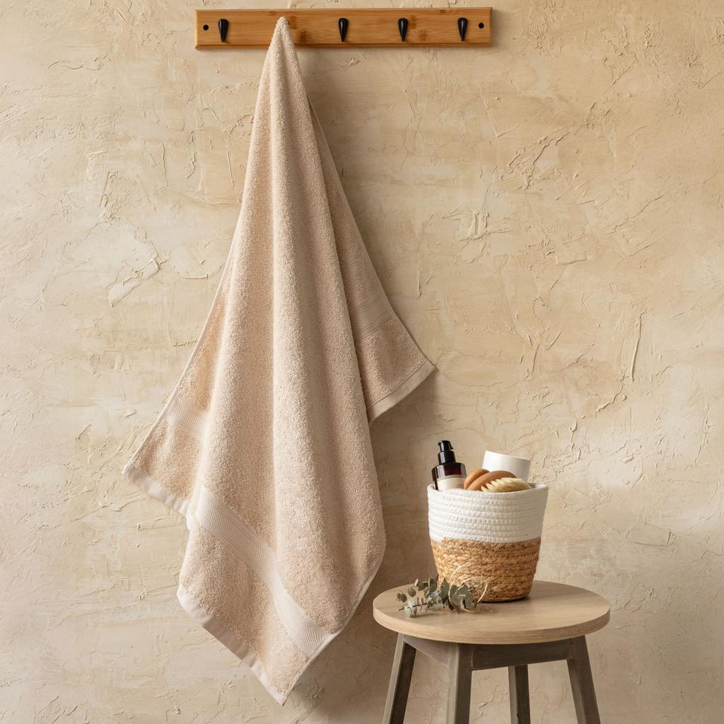Member's Selection Toalla de Baño Beige / 76.2 cm x 147.3 cm / 30" x 58" - Imagen 3